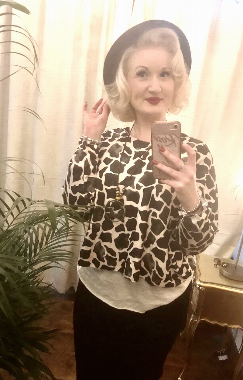 Animal Print Design Necklace Top Black