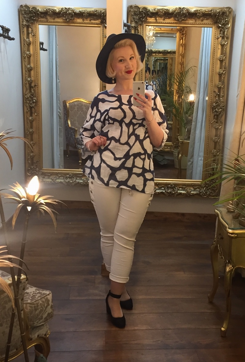 Mary T Top White/Navy