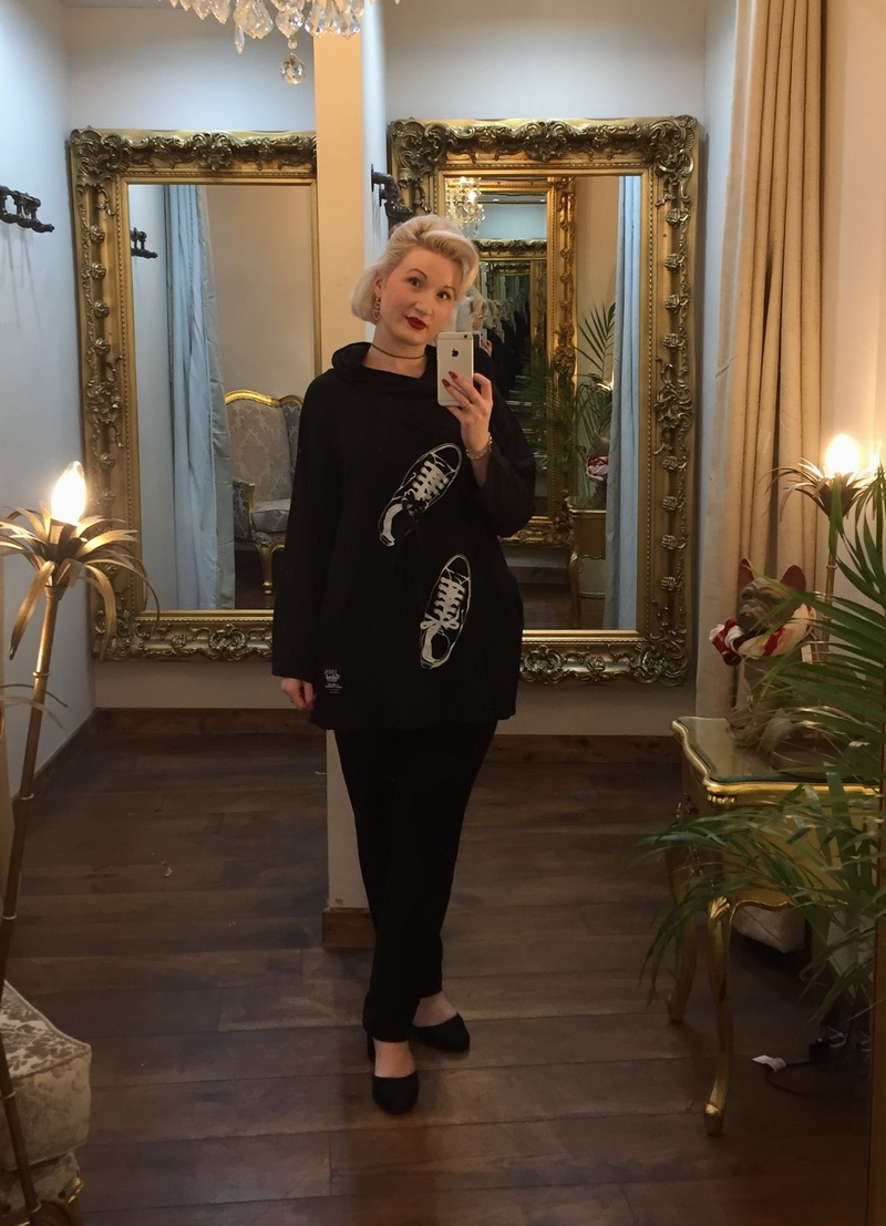 Laces SweatShirt Black