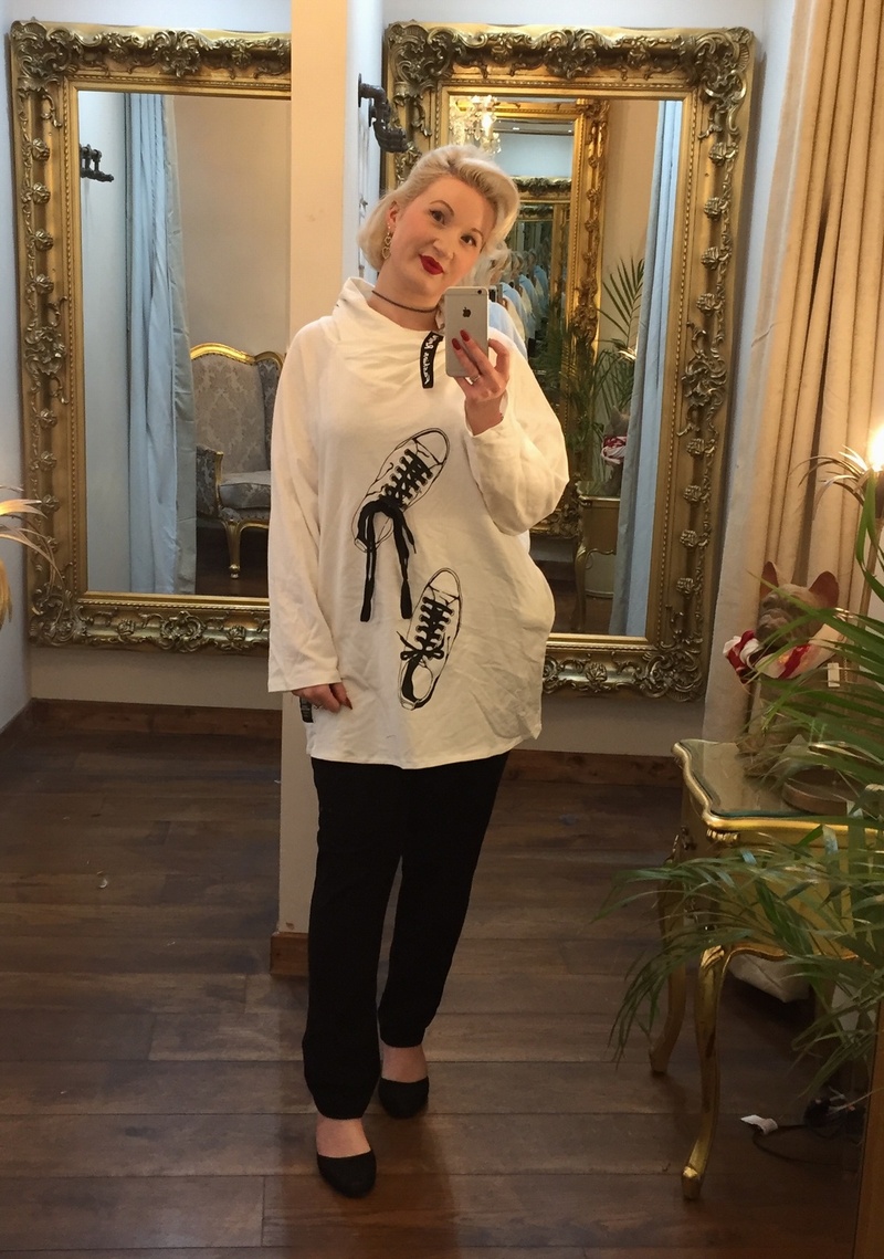 Laces SweatShirt White