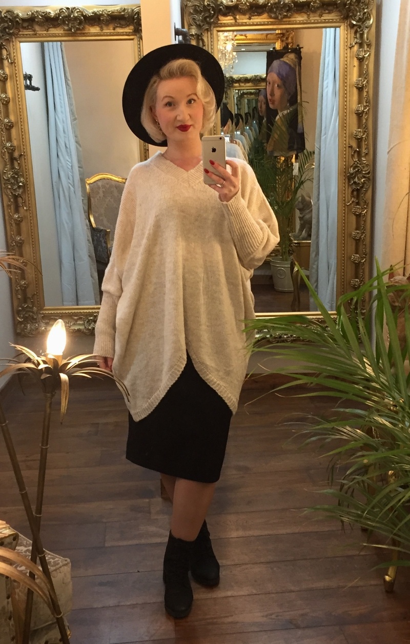 Tick Tail Knit Beige