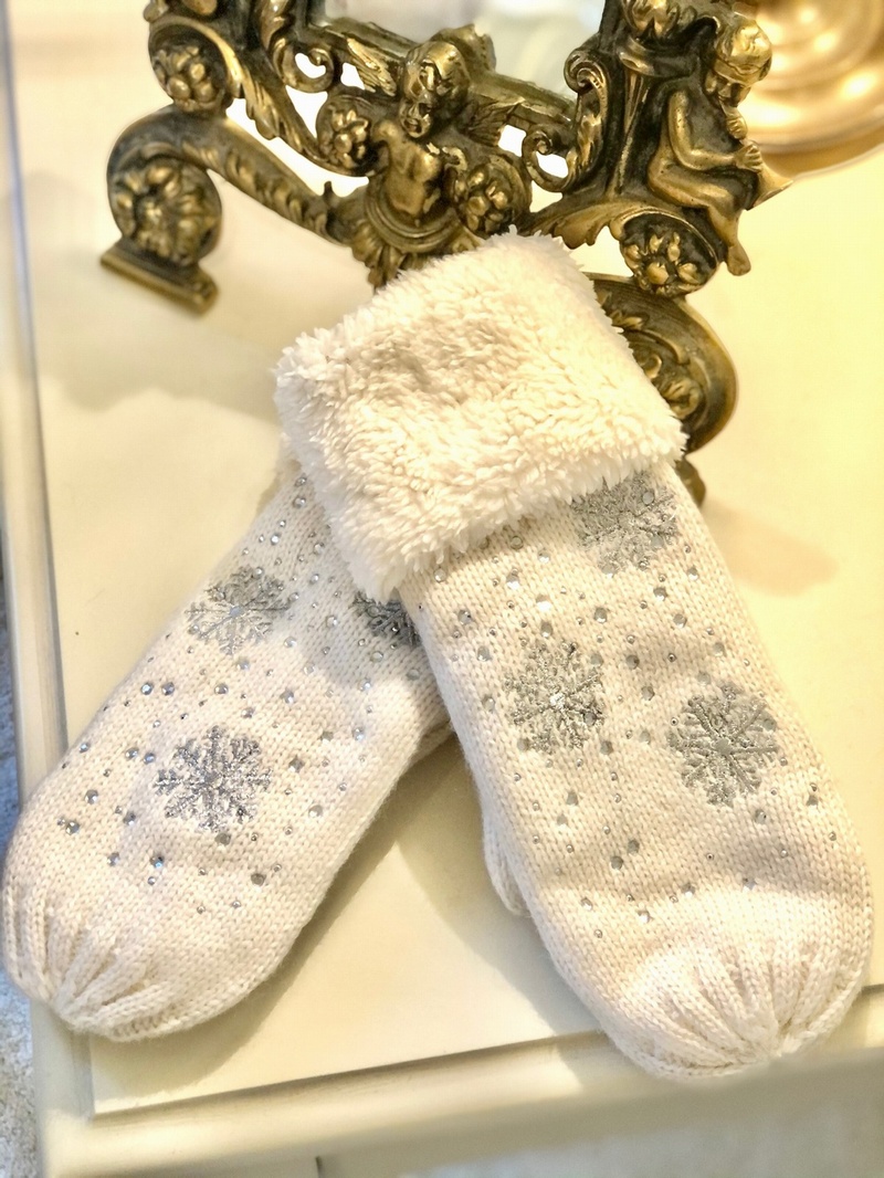 Snow Flake Glove Mitten Design  Winter White