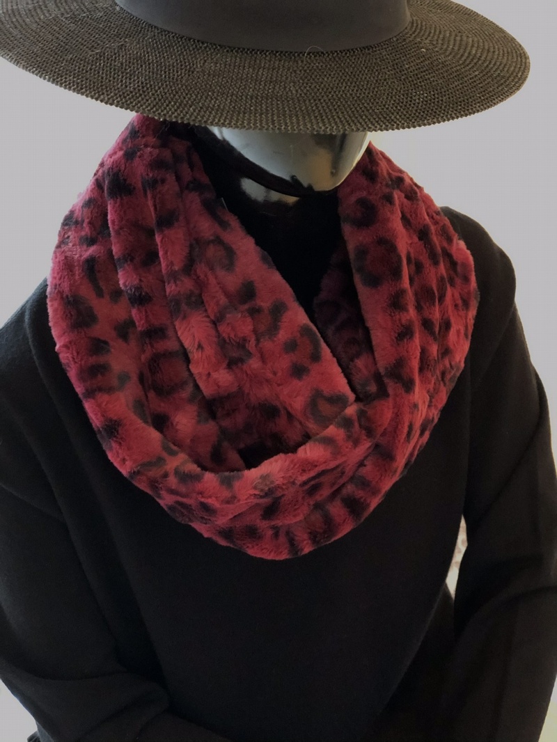 Super Soft Leopard Design Snood Wine