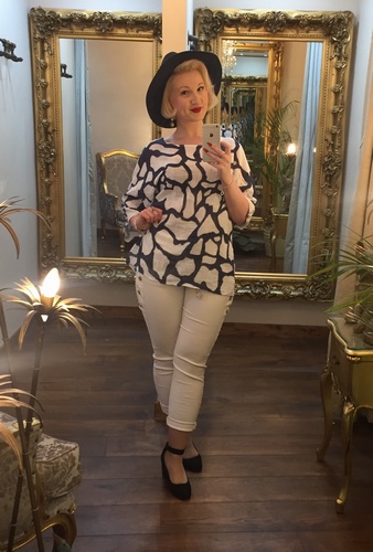 Mary T Top White/Navy