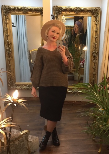 Button Arm Knit Brown