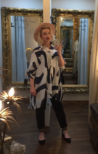 Mara Shirt White/Navy