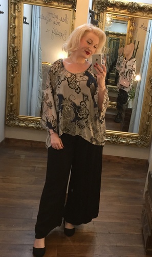 Lacy Top Navy/beige