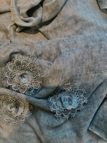 Appliqué Flower Faded Grey