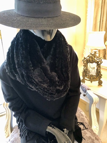 Plush Lush Snood Black