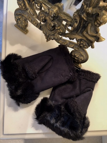 Kit Mits  Black