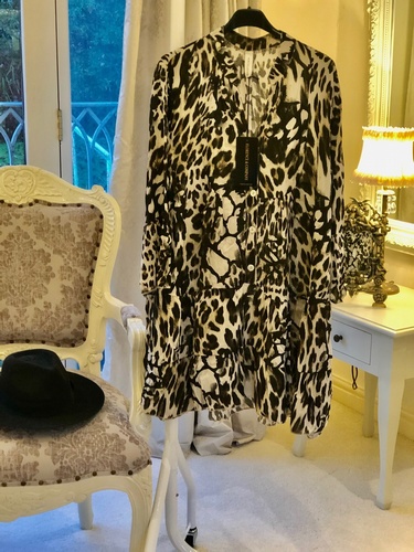 Tiers Tunic Leopard Design Stone Leopard